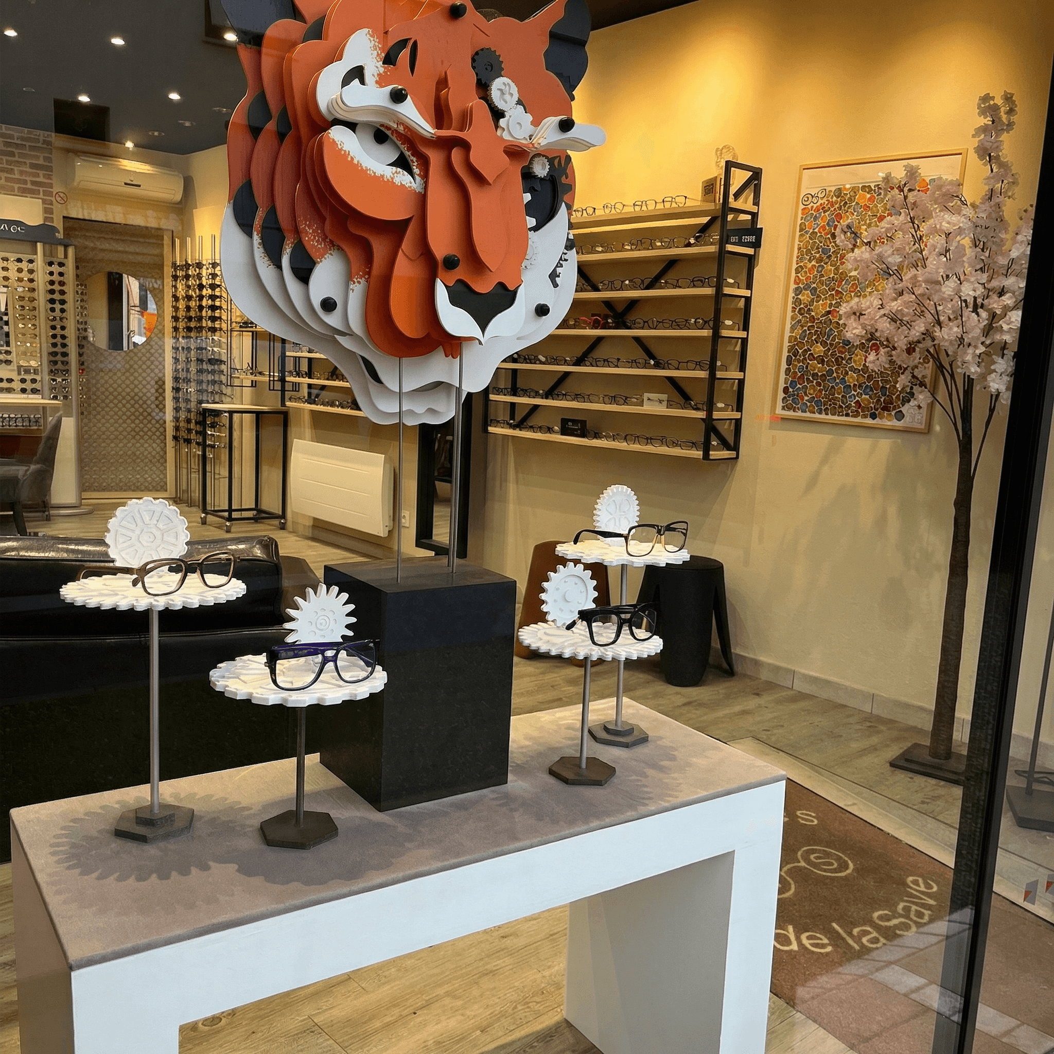 L'intérieur de la boutique Binocles de la Save